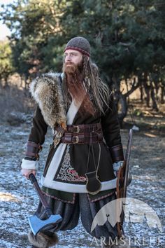 Winter Viking, Nordic Clothing, Viking Outfit, Wolf Embroidery, Handfasting Wedding, Norse Clothing, Norse People, Costume Viking, Viking Cosplay