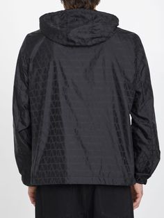 Elevate your style with this iconic black nylon windbreaker from the renowned fashion house. The all-over toile iconographe motif adds a touch of sophistication, while the drawstring hood and front zip closure provide both practicality and style. With two side welt pockets, stretch cuffs, and a drawstring hem, this windbreaker is as functional as it is fashionable. The slim fit and mesh lining ensure a comfortable and flattering silhouette, making it the perfect addition to your wardrobe. Embrac Leather Cap, Mens Fall, Mens Gloves, Jacket Design, Fashion House, Black Nylon, Sweaters Knitwear, Casual Backpack, Black Nylons