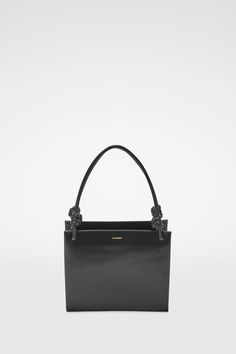 Giro Medium Woman | Jil Sander Official Online Store Designer Leather Box Bag, High-end Rectangular Leather Bag, Designer Square Leather Bag, Designer Shoulder Bag With Handle Drop, Designer Rectangular Calf Leather Bags, Designer Leather Satchel Box Bag, Designer Double Handle Business Shoulder Bag, Designer Double Handle Box Bag For Business, Elegant Rectangular Calf Leather Shoulder Bag