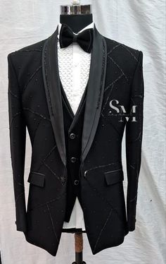 Black party wear suit set of 5 pieces includes jacket with work as shown in image , a vest /waistcoat , pant, bow tie and a white plain shirt (shirt not as shown)  to catch the eyeballs in event.  *𝐓𝐞𝐱𝐭 𝐦𝐞 𝐢𝐧 𝐭𝐡𝐞 𝐦𝐞𝐬𝐬𝐚𝐠𝐞 𝐬𝐞𝐜𝐭𝐢𝐨𝐧 𝐟𝐨𝐫 𝐚𝐧𝐲 𝐪𝐮𝐞𝐫𝐲.  * Connect me if your chest is above 44 inches  * ■𝙁𝙖𝙗𝙧𝙞𝙘 :- premium terry rayon   📌𝙉𝙊𝙏𝙀:- ---------------  𝙋𝙊𝙎𝙎𝙄𝘽𝙄𝙇𝙄𝙏𝙔 𝙊𝙁 𝙇𝙄𝙏𝙏𝙇𝙀 𝘿𝙀𝙑𝙄𝘼𝙏𝙄𝙊𝙉 𝙄𝙉 𝘾𝙊𝙇𝙊𝙍 𝘿𝙐𝙀 𝙏𝙊 𝘿𝙄𝙁𝙁𝙀𝙍? Black Party Wear Suit, Suit Wedding Groom, Glitter Jacket, Work Blazer, Groom Tuxedo, Jacket Suit, Vest Waistcoat, Lapel Jacket, Plain Shirt