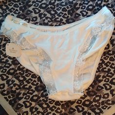 Rare Vintage "Gold Label" Era Victoria's Secret Panties, New With Tags. Ivory Color,100% Cotton With Delicate Lace Trim, Made In Italy. These Are Really Beautifully Made. Tagged Size Medium But Look Closer To A Modern Xs Or S, Low Rise. Only Flaw To Note Is One Tiny Hanging Thread On The Back Where The Tag Is Stitched, Not Noticeable And Doesn't Affect The Integrity Of The Fabric-- Will Leave It To The Buyer To Decide Whether To Trim. From A Smoke Free, Pet Friendly Home. Victoria's Secret White Bottoms With Lace Trim, Victoria's Secret White Lace Trim Bottoms, White Lace Trim Bottoms By Victoria's Secret, White Cotton Briefs, Gold Labels, Bras And Panties, Ivory Color, Cream White, Vintage Gold