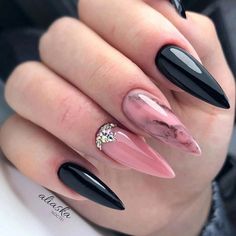 Black Nails Art, Bold Nail Art, Manicure 2023, Aqua Nails, Fall Nail Ideas, Halloween Acrylic Nails, Cozy Season, Manicure Ideas, Nails Desing