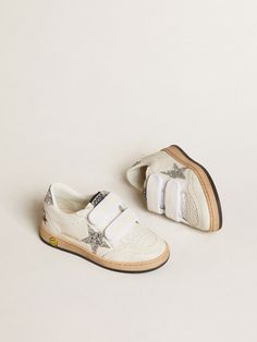 Junior Ball Star with silver glitter star and heel tab | Golden Goose The Eighties, Lace Jewelry, Lace Socks, Glitter Stars, Star Sneakers, Bag Handle, Golden Goose, Nappa Leather, Silver Glitter