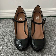 Women’s Size 8 Strappy Heels. Never Worn Perfect Condition. 90s Shoes Women, 80s Shoes Women, 90s Heels, 80s Shoes, 90s Shoes, Strapy Heels, Heels Aesthetic, Shoe Wishlist, Strappy Shoes