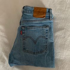 Unworn. Botton Fly. Everyday Levi's Blue Bottoms, American Flag Sweater, Adidas Track Suit, Levi Strauss Jeans, Straight Crop Jeans, Compression Pants, People Shopping, Cropped Denim, Classic Blue