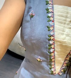 Yolk Neck Designs For Kurtis, Onam Kurti Idea, Onam Embroidery Designs, Yolk Designs For Kurtis, Straight Kurti Designs, Kurti Neck Design, Churidar Neck