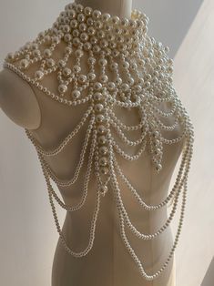 Pearl Body Chain, Shoulder Necklace, Beaded Wedding, Shoulder Chain, Mode Inspo, Fantasy Jewelry, Vintage Pearls, Bridal Pearls, Fantasy Fashion