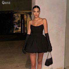 Birthday Party Clothes, Short Satin Dress, Black A Line Skirt, Short Pollera, Black Pleated Dress, Hepburn Style, Birthday Party Dress, Skirt Women, Friends Fashion