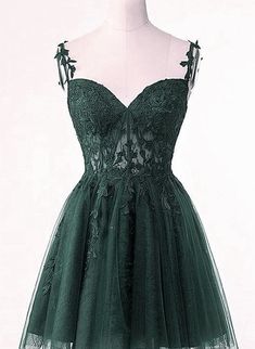 V-Neckline Dark Green Tulle With Lace Short Homecoming Dress Green Short Prom Dress, Dress Green Short, Homecoming Dresses Green, Green Hoco Dress, Sweetheart Homecoming Dress, Beaded Party Dress, Floral Dress Formal, Corset Dress Prom