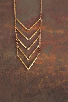 chevron necklace Crimped Hair, Chevron Necklace, Diy Jewlery, Ear Ring, Hippie Jewelry, Calendar Design, Bijoux Diy, Diy Inspiration, Diy Jewellery