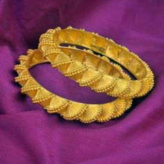 Gold Kangan Design, Kangan Design, Gold Jewellery India, Gold Kada, Gold Bangle Set, Bangles Gold, The Bangles, Bracelets Design