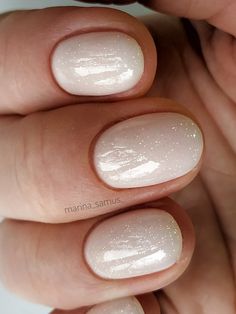 Clear Pink Gel Nails Short, Cute Gel Nails Simple, Cute Summer Nails 2023, Milky Nails With Glitter, Pretty Neutral Nails, Simple Summer Makeup, Summer 2023 Nail Trends, Easy Summer Makeup, Nails Simple Summer