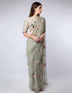 Sari Design, Indian Sari Dress, Modern Saree, Sari Dress, Indian Saree Blouses Designs, Indian Fashion Saree, Embroidered Saree, Designer Saree Blouse Patterns, Saree Blouse Designs Latest