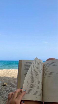 Summer Feeling, American Beauty, Open Book, Summer Dream, Summer Photos, Book Girl, Beach Aesthetic, Beach Vibe