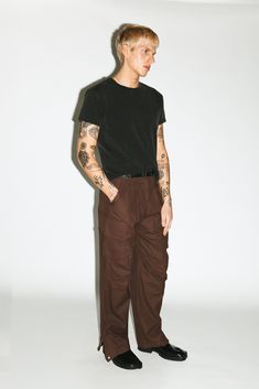 A utility cargo for the ultimate off-duty uniform. Easy-going and relaxed, these cargos are pleated for a slightly wider, straight-leg silhouette. Open the side-zip hems for a sportier 90's aesthetic. Dress down formal blazers and button-ups with an effortless, casual contrast. 90's Aesthetic, Formal Blazer, Aesthetic Dress, 90s Aesthetic, Easy Going, Split Hem, Off Duty, Dressed Down, Men's Style