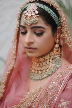 Bridal jewellery ideas with a Pink lehenga Unique Bridal Hair, Desi Jewellery, Makeup 2022, Matha Patti, Bridal Headwear, Dusty Rose Wedding