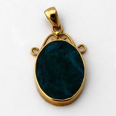 "Vintage 18 K (.750) yellow gold oval form pendant, decorated with inlaid Azurmalachite stone. This splendid pendant is 1 1/4\" long (including the bail), 5/8\" wide and weighs 4.2 grams. EA636" Elegant Oval Chrysocolla Necklace, Formal Oval Malachite Jewelry, Yellow Gold Oval Pendant With Cabochon, Oval Malachite Jewelry In Yellow Gold, Elegant Oval Malachite Necklace, Blue Oval Pendant Jewelry With Polished Finish, Antique Blue Oval Pendant Necklace, Yellow Gemstone Oval Pendant Necklace, Artisan Green Oval Pendant Jewelry