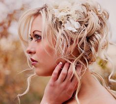 Long, romantic wedding hair Updo Veil, Crowns For Wedding, Wedding Hairstyles And Makeup, Vintage Headpiece, Lace Crowns, Messy Updo, Bridal Hair Updo, Bridal Hair Flowers, Bridal Updo