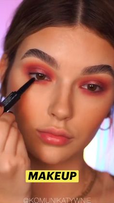 How To Get Flawless Makeup, Easy Eye Makeup Tutorial, Maquillage Yeux Cut Crease, Beginners Eye Makeup, Artist Makeup, Simple Eye Makeup, Edgy Makeup, Makeup Eye Looks, Crazy Makeup