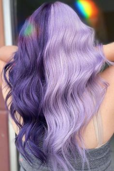 Half Dark Purple Half Light Purple Hair, Teal Split Dye Hair, Colorful Split Dyed Hair, Split Dye Color Ideas, Crown Dyed Hair, Cute Hair Dye Ideas For Wavy Hair, Hair Color Ideas For Shoulder Length, Hair Color For Teens, Purple Hair With Money Piece