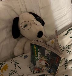 Snoopy With Glasses, Snoopy Girl Aesthetic, Snoopy Plush Aesthetic, Snoopy Banner, Snoopy Reading, Aesthetic Snoopy, Snoopy Stuffed Animal, Snoopy Plush, Profile Ideas