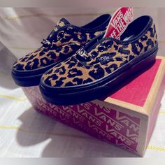 Vans, Authentic Style, Kids Size 11, Furry Leopard Print With Matching Leopard Laces. Brand New W Tags And Box. Cheetah Vans Outfit, Locs Blonde, Pink Slip On Vans, Vans Shoes Old Skool, Vans Platform Sneakers, Cool Vans Shoes, Hello Kitty Vans, Sport Life, Vans Vans