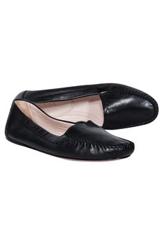 For the fashionable businesswoman who's always on-the-go! These Prada loafers are the ultimate blend of simplicity and style, straight from the iconic Italian brand. Say goodbye to uncomfortable office pumps and hello to sleek sophistication. Match them with slacks and a blazer for that polished and professional look. Size 10 (IT 40) Made in Italy 100% Leather Leather sole and lining Slip on Toe stitching detail Toe to heel 10.5" Classic Work Flats With Removable Insole, Classic Workwear Flats With Removable Insole, Sleek Almond Toe Flats For Formal Occasions, Sleek Almond Toe Formal Flats, Luxury Rubber Sole Flats For Workwear, Luxury Rubber Sole Flats For Work, Luxury Flats With Rubber Sole For Workwear, Sleek Office Loafers With Branded Insole, Business Casual Flats With Rubber Sole