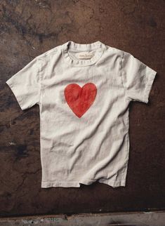 Love inspired Women's T-shirt. Quality with nice fit. Imogene Willie, Quoi Porter, Love Is Everything, Heart Tee, Neue Outfits, Stil Inspiration, Ținută Casual, Mode Inspo, Happy Valentine's Day