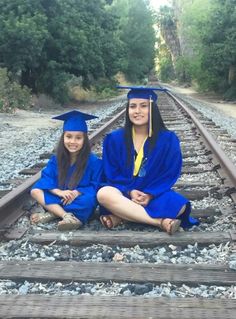 Auntie Goals, Kindergarten Graduation Pictures, Graduation Pictures High School, Aunt And Niece, Grad Pic, Graduation Pics, Graduation Party Ideas, Graduation Picture