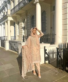 Hijab Style With Pakistani Dress, Pakistani Suits With Hijab, Hijab With Pakistani Outfit, Pakistani Dresses With Hijab, Eid Outfits Pakistani 2024, Hijab Eid Outfits Ideas, Lehenga With Hijab, Hijab With Desi Clothes, Asian Fits