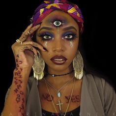 Ouija Board Makeup Ideas - Halloween Costume Trends 2016 Crazy Halloween Makeup, Vampire Makeup Halloween, Make Carnaval, Halloween Make-up Looks, Creepy Halloween Makeup, Cute Halloween Makeup, Halloween Costumes Makeup, Ouija Board, Halloween Makeup Looks