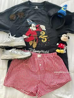 Chip And Dale Disney Outfits, Mickey Disney Outfit, Disneyland Group Outfits, Disneyland Outfits November, Cars Land Outfit, Disney Outfits Trendy, Disney World Outfit Ideas Summer, Disney Outfits In December, September Disney Outfits