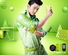 2000s Phone, Kpop Y2k, 2nd Gen Kpop, Ok Taecyeon, Green Windows, Retro Photography, 2000s Nostalgia, Green Tech, Pose Reference Photo