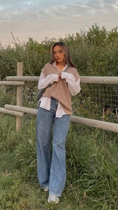 Sweater Layering Outfits, Layering Outfits Aesthetic, Sweater Outfits Aesthetic, Vest Outfits For Women Winter, Knit Vest Outfits For Women, Vest Women Outfit, Fall Vest Outfits, Fall Sweater Outfits, Vest Outfits Aesthetic