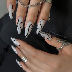 Black Nail Ideas Almond, Mat Black Nails, Nail Designs Baddie, Black And White Acrylic Nails, Short Nail Set, Buchona Nails, Cute Nails Short, Nail Art Minimalist, Nail Inspo Short