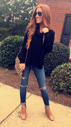 fall outfits. cute and casual fall outfits. turtleneck outfits. leopard purse outfits. Leopard Purse Outfit, Grunge Outfits Fall, Turtleneck Outfits, Fall Outfits Women 20s, Leopard Purse, White Pants Women, Purse Outfit, Turtleneck Outfit, Plus Size Fall Outfit