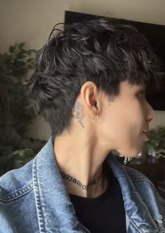 Short Masc Haircuts For Straight Hair, Adronymous Hair, Taper Mens Haircut, Short Masculine Haircut, Short Gender Neutral Haircuts, Pixie Cut Men, Wolf Cut Hombre, Modern Wolf Cut, Masculine Haircut