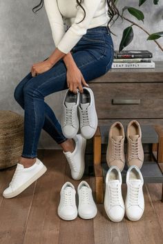 #womensstyle #streetstyle #casuallayers #whitesneakers #ecofriendlysneakers #recycledmaterials White Sneakers