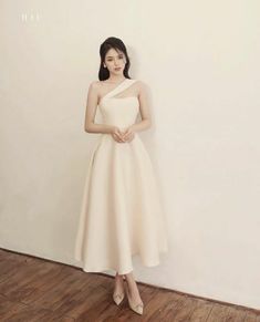 Korean Gala Dress, Stylish Party Dresses Classy, Korean Dress Elegant, Best Winter Outfits, Stylish Wedding Dresses, Fashion Top Outfits, Elegant Dresses Classy, Dress Simple