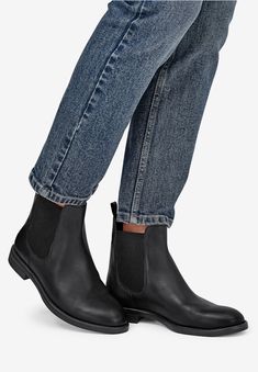 A timeless Chelsea boot always looks effortlessly chic. It's impeccable construction makes this a go-to style staple for years to come. Almond toe Plus Size Boots, Chelsea Boots Black, Extra Wide Shoes, Swedish Fashion, Chic Leather, Slip On Boots, Wide Shoes, Leather Chelsea Boots, Leather Cleaning