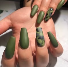 Green Acrylic Nails, Nagellack Trends, Green Nail Designs, Broken Nails, Edgy Nails, Green Nail