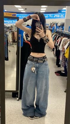 #y2k #y2koutfit #y2koutfitinspo #outfit #y2kinspo #y2kfashion Emo Casual Outfits, Female Manipulator Outfits, Colorful Grunge Outfits, 90s Fashion Baggy, Fotos Y2k, Y2k Grunge Outfits