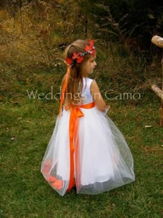 Fall Flower Girl, Fall Flower Girl Dresses, Country Flower Girls, Flower Girl Dresses Country, Harvest Wedding, Orange Wedding Themes, Wedding October, Halloween Themed Wedding, Boda Mexicana