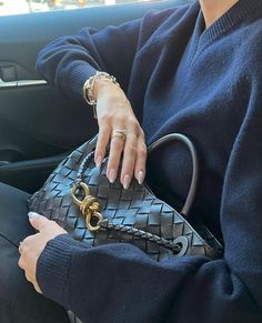 Bottega Shoulder Bag, Small Andiamo Bag, Bottega Bag Aesthetic, New Bottega Bag, Botega Bag Outfit, Bottega Veneta Bag Andiamo, Bottega Andiamo Bag Outfit, Andiamo Bag Outfit, Bottega Veneta Andiamo Bag