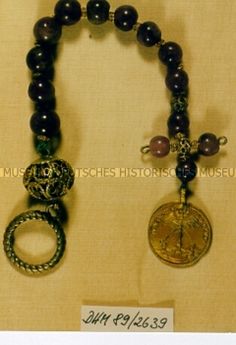 AK008873: zur Großbildansicht Rosary Ring, Medieval Accessories, Medieval Market, Market Stall, Medieval Period, Rosary Necklace