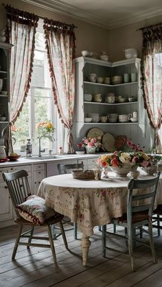 Floral patter French Inspired Kitchen Decor Vintage Home Decor Ideas French Country Cottage Kitchens, French Country Eat In Kitchen, Rustic French Country Dining Room, French Country Interior Design Style, French Cottage Kitchens Inspiration, Kitchen Design French, French Style Kitchen Ideas, French Eclectic Decor, French Country Kitchen Curtains