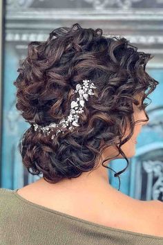 Curly Updo Bangs, Curly Wedding Updo Black Women, Shoulder Length Curly Updo, Short Curly Hair Wedding, Wedding Hairstyles For Curly Hair Natural, Short Curly Hair Wedding Styles, Maddy Hairstyles, Updos For Short Curly Hair, Curly Hair Bridal Hairstyles