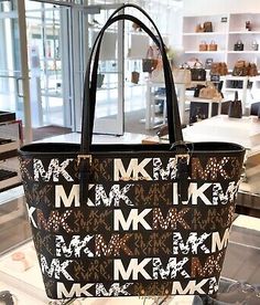 Trendy Fashion MICHAEL KORS BROWN BLACK MEDIUM CARRYALL TOTE JET SET TRAVEL GRAPHIC LOGO BAG , Bags Michael Kors Tote Bags, Carryall Tote, Girly Bags, Denim Tote Bags, Nylon Tote Bags, Luxury Purses, Bags Logo, Graphic Logo, Baggy Pants