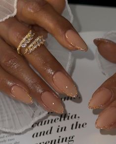 Simple Gold Almond Nails, Classy Cute Nail Designs, Hollywood Glam Nails, Prom Nails Long, Old Hollywood Nails, Nails On Dark Skin, Sonia Sanchez, Nails Acryl, Nails Model