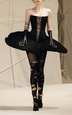 Hallowen Costume, Runway Fashion Couture, Runway Outfits, Seoul Fashion, Fashion Killa, Costume Design, Couture Fashion, Runway Fashion, Pretty Outfits